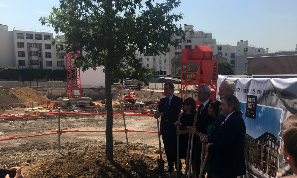 Plantation du premier arbre pour l'inauguration du chantier du quartier des arts à Puteaux