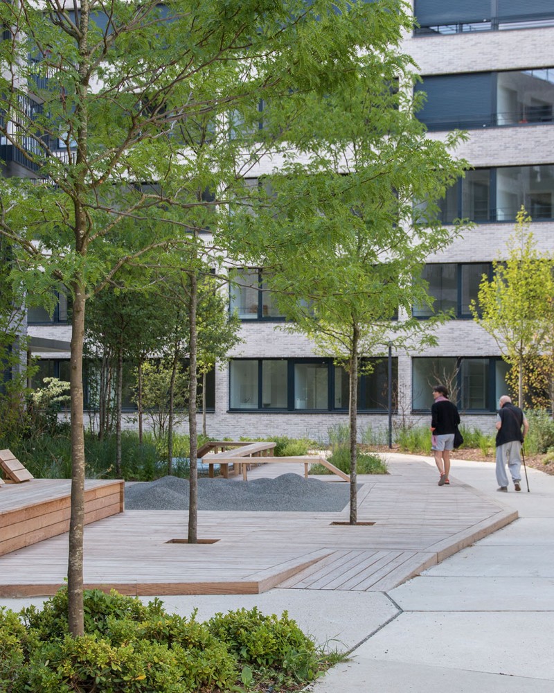 Le jardin communautaire et son deck en bois - Opération Pantin Canal - Emerige